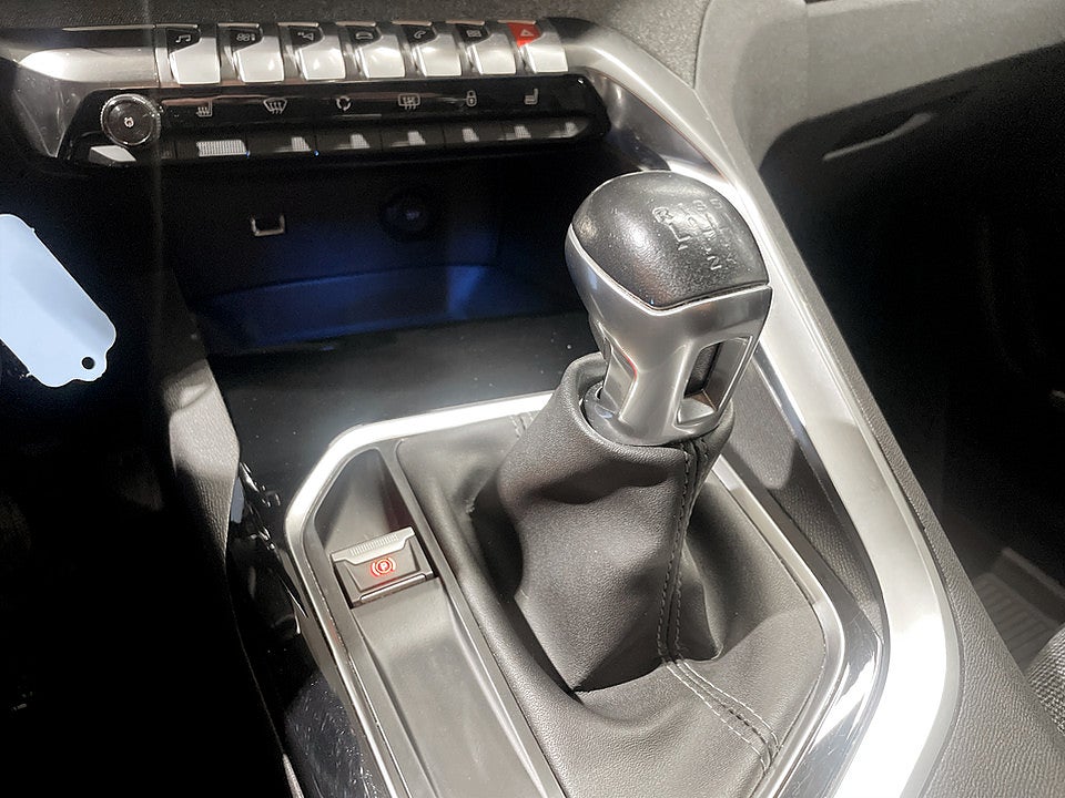 Bild på Peugeot 3008 Allure 1.2 PT 130hk - FARTHÅLLARE