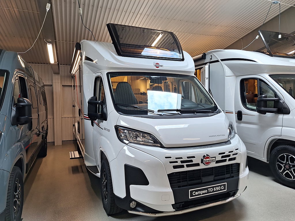 Bürstner Campeo TD 690 G Långbädd, Automat, Solcell, Safetypaket