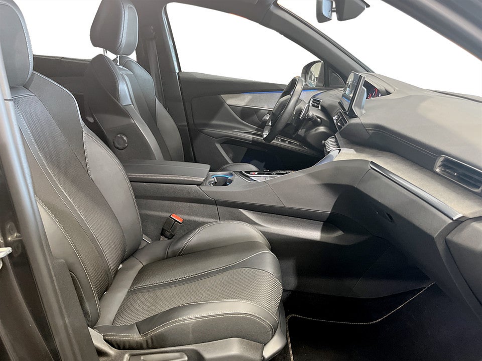 Bild på Peugeot 5008 GT 1.2 PT 130hk Aut B-KAMERA NAVI DRAG
