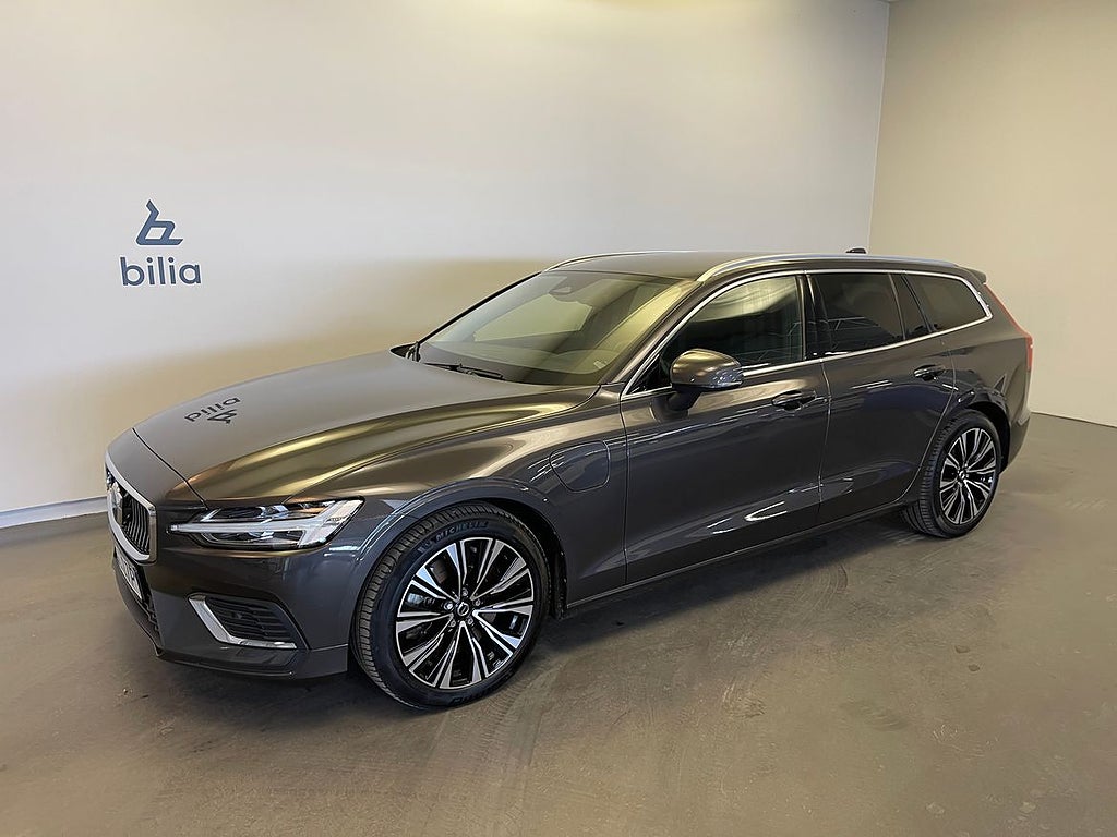 Volvo V60 Recharge T6 Core Edition / Ljuspaket / Tonade ruto...