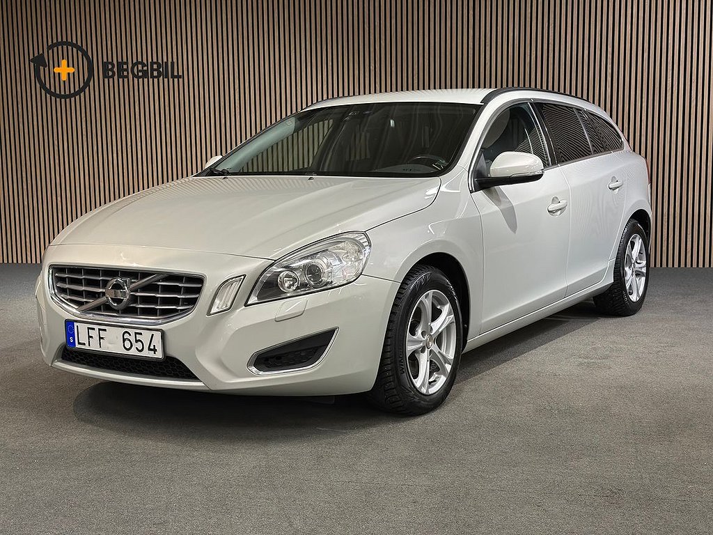 Volvo V60 T3 Manuell 150 HK Momentum I Drag I K-rem Bytt I PDC I S&V h...