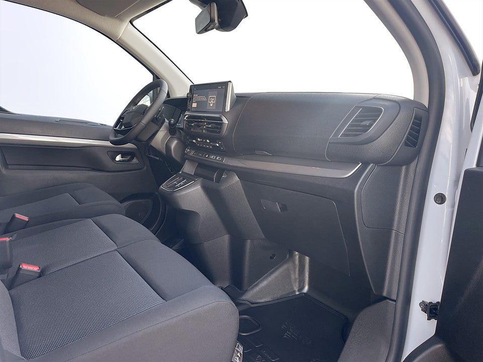 Bild på Citroën e-Jumpy Business 136hk L2 - DEMO