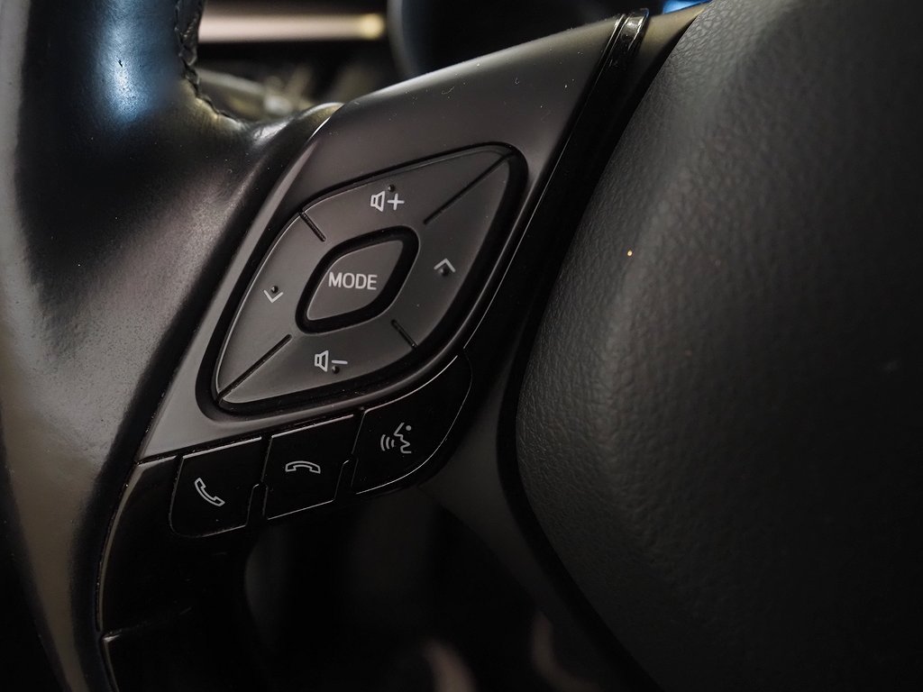 Toyota C-HR Hybrid CVT Executive Drag M-Värm JBL Kamera 2017