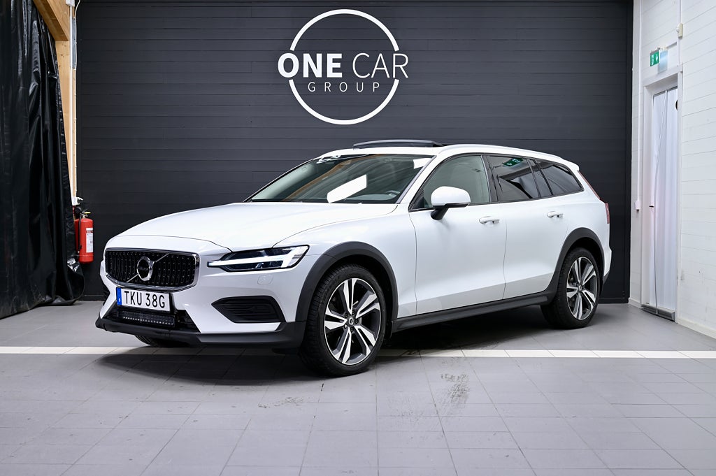 Volvo V60 Cross Country B4 AWD Pano H/K Drag D-Värm Kamera Nybes 197hk