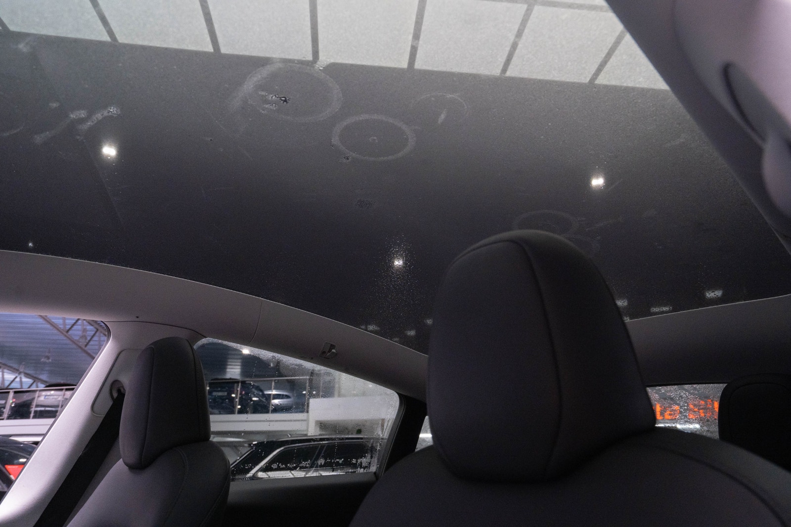 Tesla Model Y Long Range AWD DRAG PANO KAMERA 94.2%SoH 1-ÄGARE MOMS 2024 - miniatyr 13
