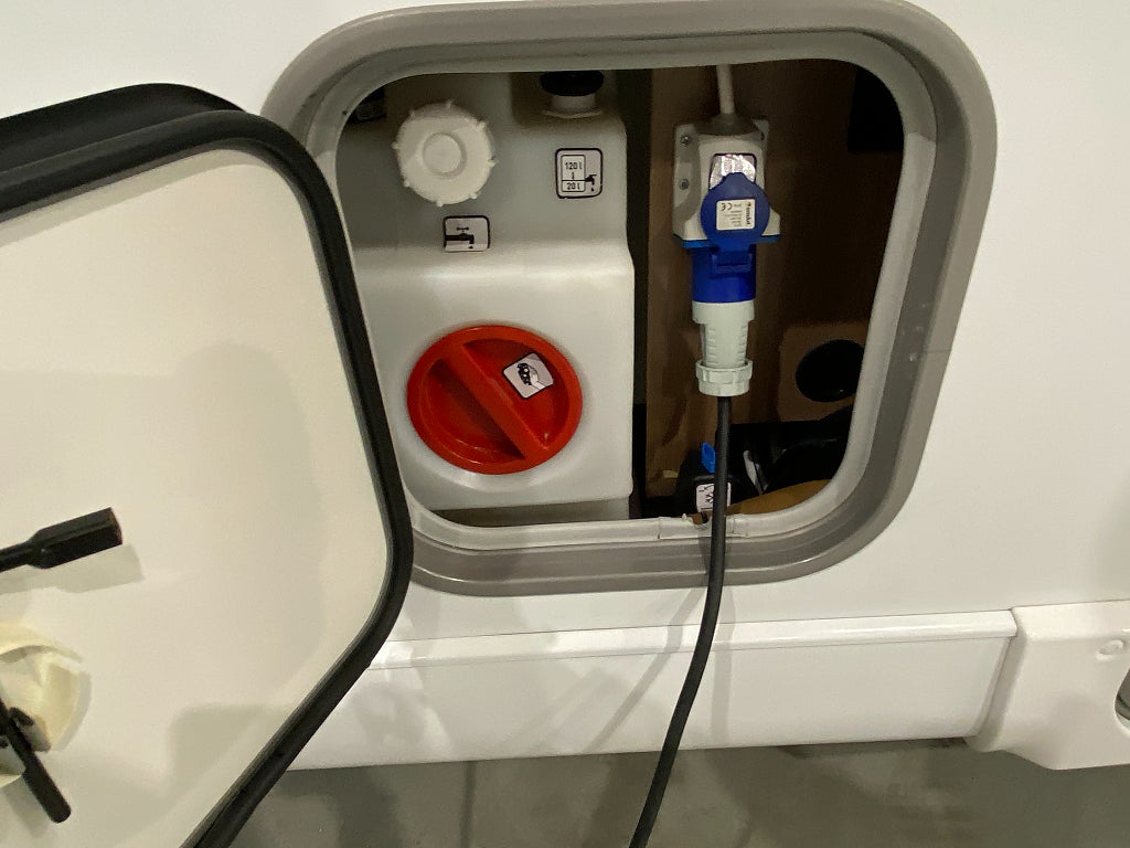 Bürstner Lyseo T 736 / Taksäng / Elpatron / Duo-control - Bürstner