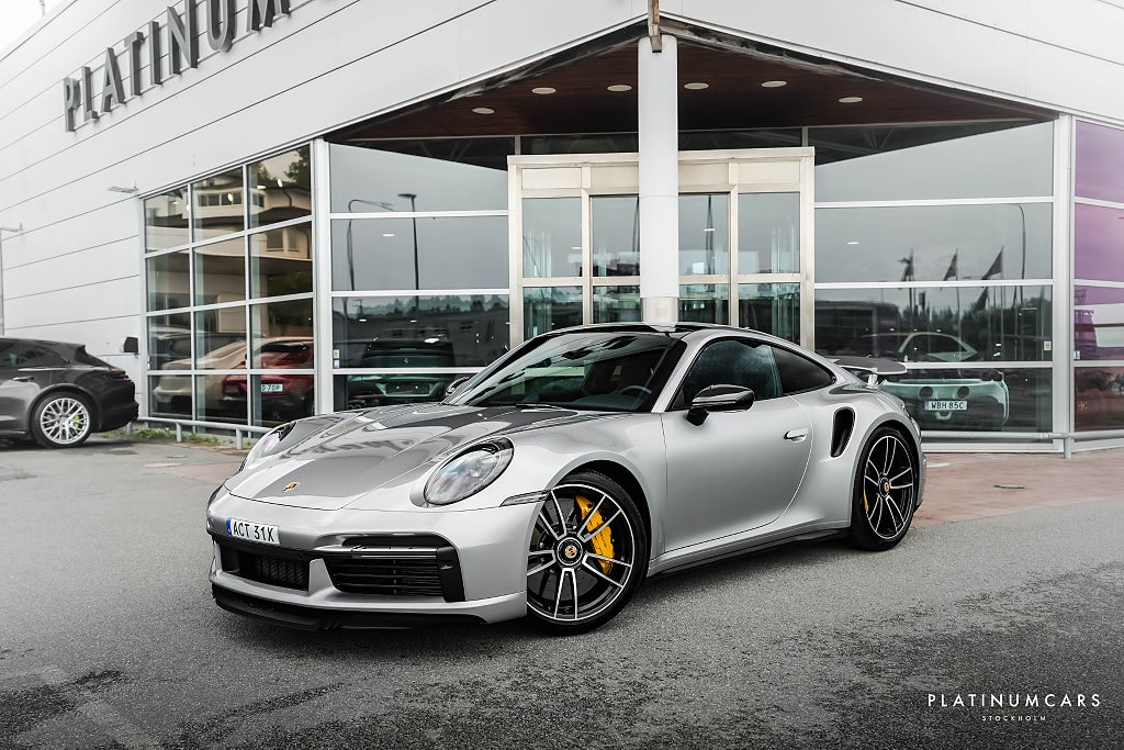 Porsche 911 Turbo S 650hk PDK / Sv.såld / Lyft / Kolfiber / LÅGA MIL! 