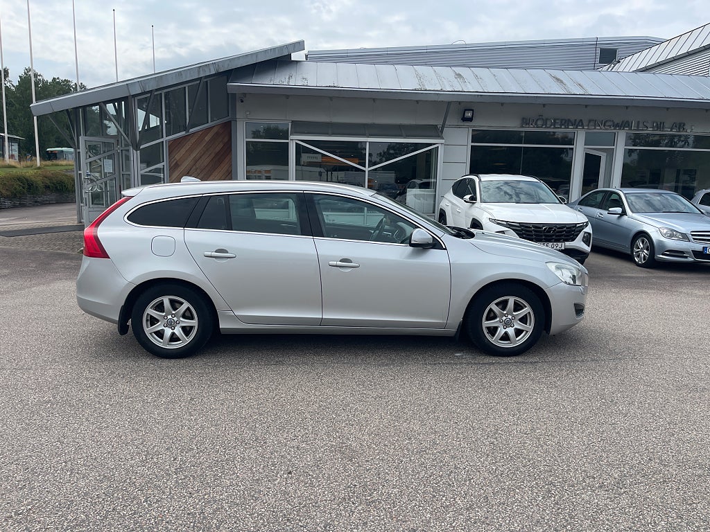 Volvo V60 D2 Powershift Summum / Drag / skinn/ 