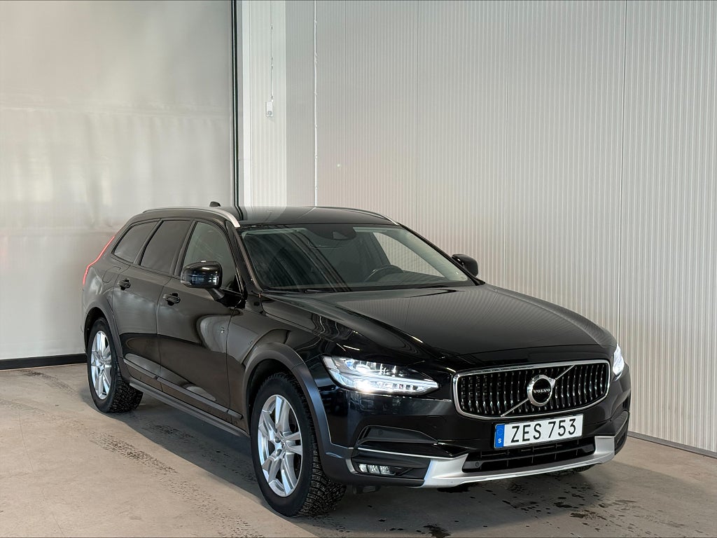 Volvo V90 Cross Country D4 AWD Momentum Drag Värm Navi BLIS Kamrem bytt