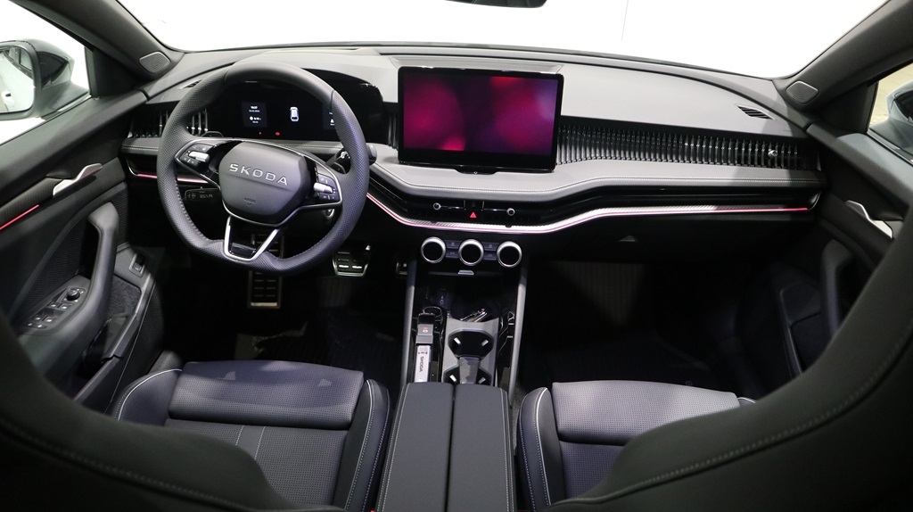 Skoda Superb 2025, bild 4/10
