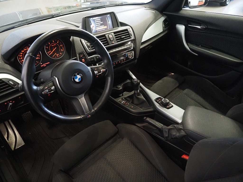 BMW 116 d M Sport P-Sensorer Farthållare HiFi Shadowline 18" 2016