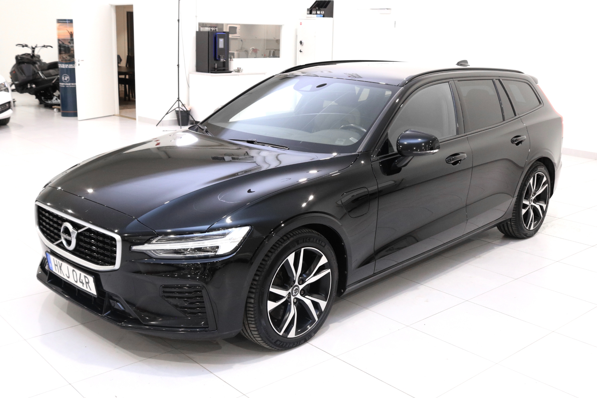 Volvo V60 Recharge T6 AWD R-Design / H/K 2020, bild 6/59