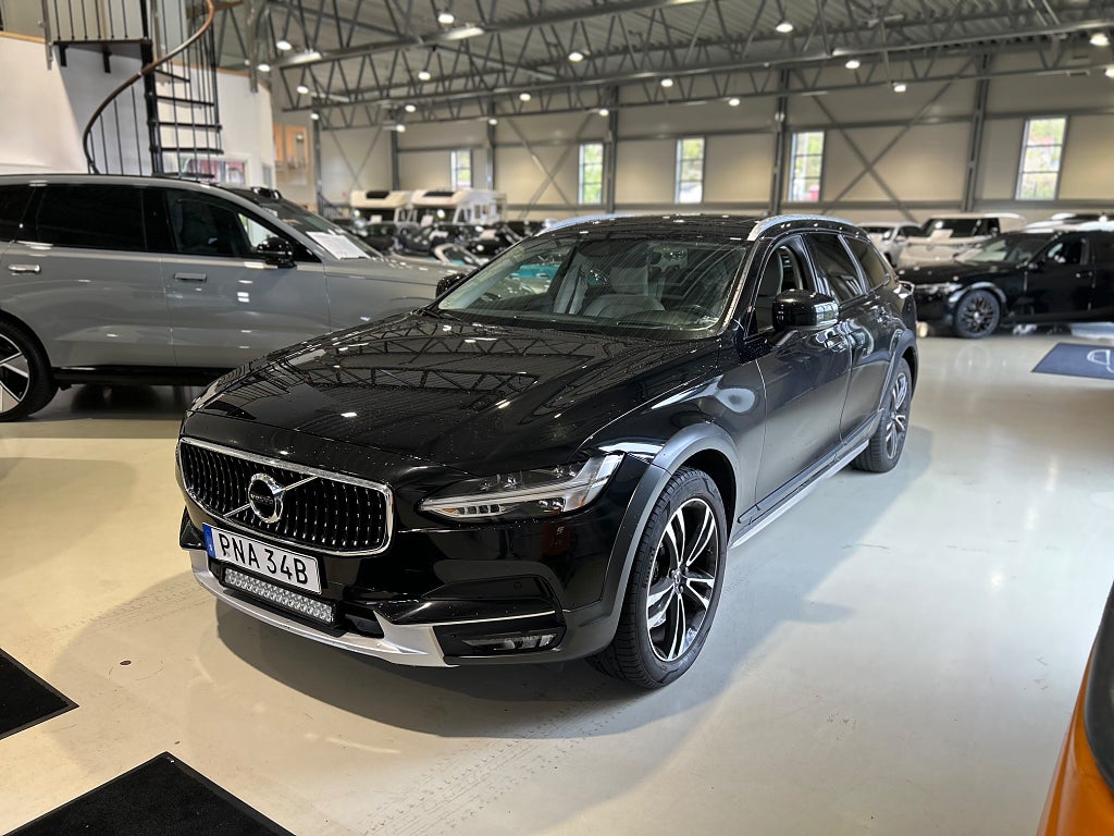 Volvo V90 Cross Country D5 AWD Geartronic Inscription Pro/Panorama /HUD/HK/Drag
