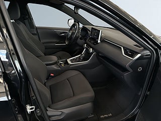 Toyota RAV4 Plug-in Hybrid E-CVT Active S&V-hjul Backkamera Carplay – bild 10
