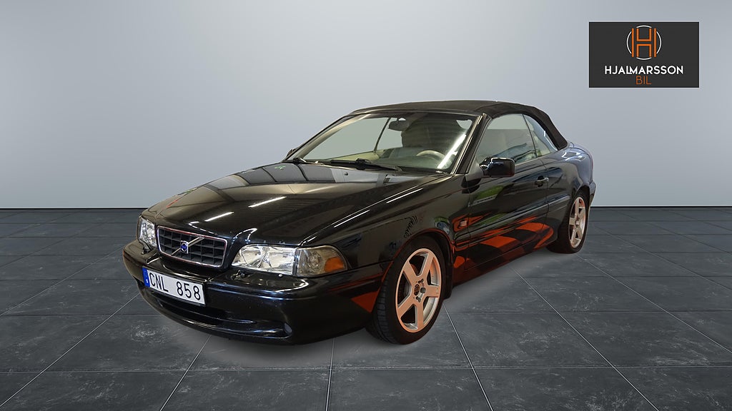 Volvo C70 CAB 2.0 T / AUTOMAT / NYBESIKTIGAD / NYSERVAD 