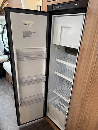 Husbil-halvintegrerad Adria Coral 670 SL AUTOMAT 9 av 19