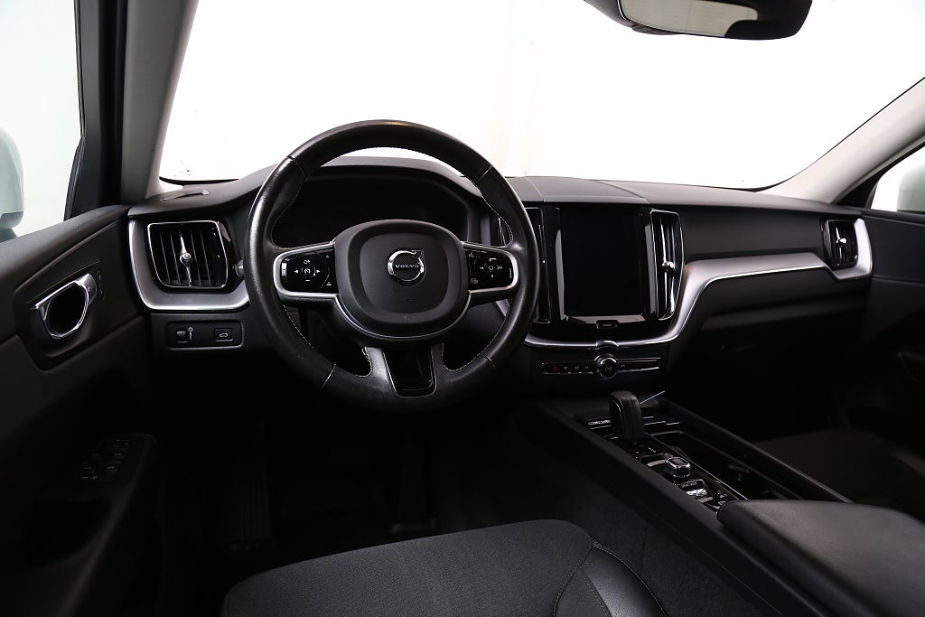 Volvo XC60 B5 Bensin 250hk Momentum Adv Se Aut Navi VOC Leasbar 2020