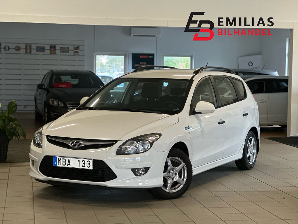 Hyundai i30 cw 1.6 CRDi Select P-sensorer 90hk Nybes