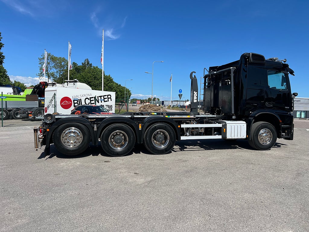 Mercedes-Benz Arocs 3251 Tridem Lastväxlare, Fullt Plogutrustad