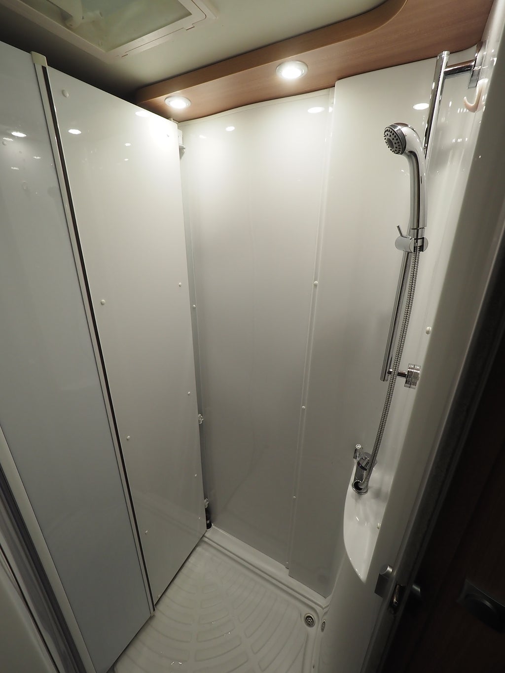 Knaus Sky Wave 650 MF | Taksäng | Markis | B-kamera | 3850kg 2015