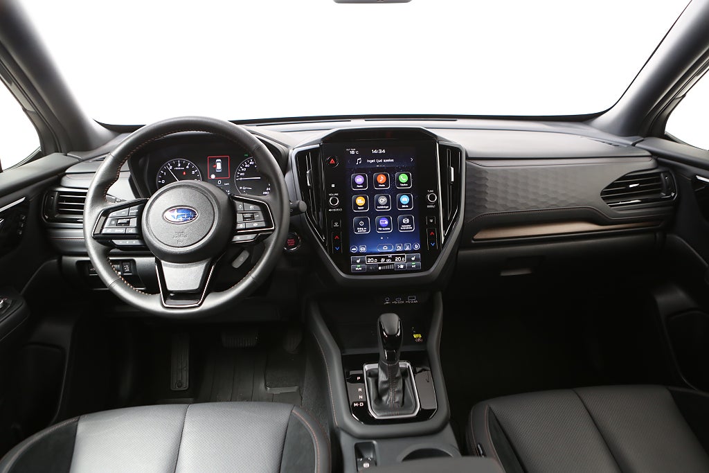 Subaru Forester e-Boxer Limited | Moms 2025