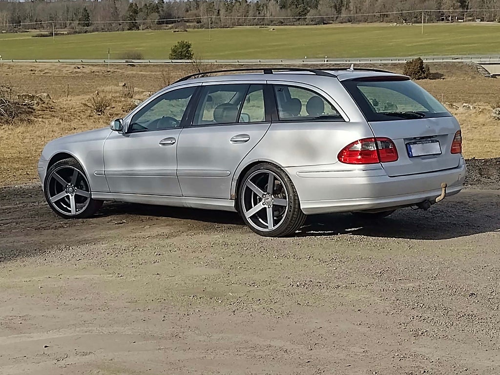 Mercedes-Benz E Projektbil - MKT.  Nya delar! 20" fälgar! Obs 14500kr