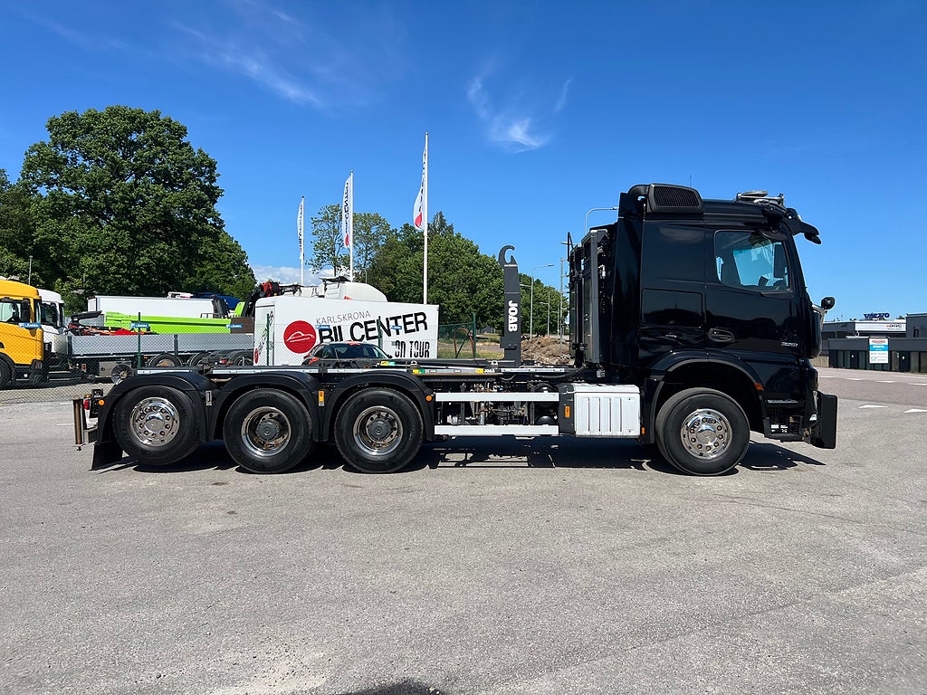 Mercedes-Benz Arocs 3251 Tridem Lastväxlare, Fullt Plogutrustad