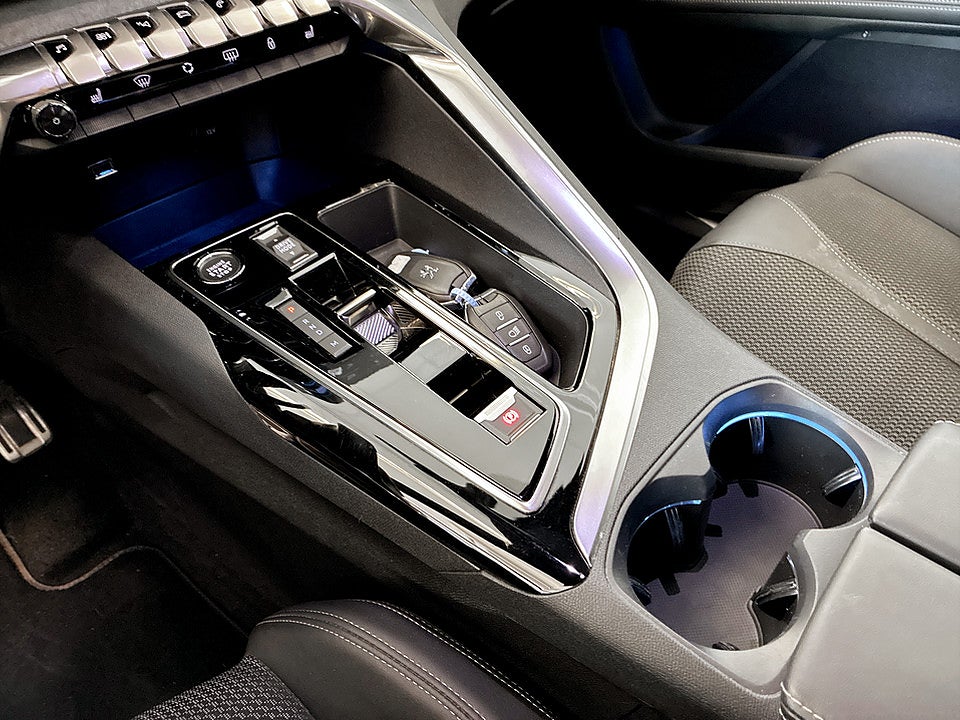Bild på Peugeot 5008 GT 1.2 PT 130hk Aut 7-SITS B-KAMERA CARPLAY