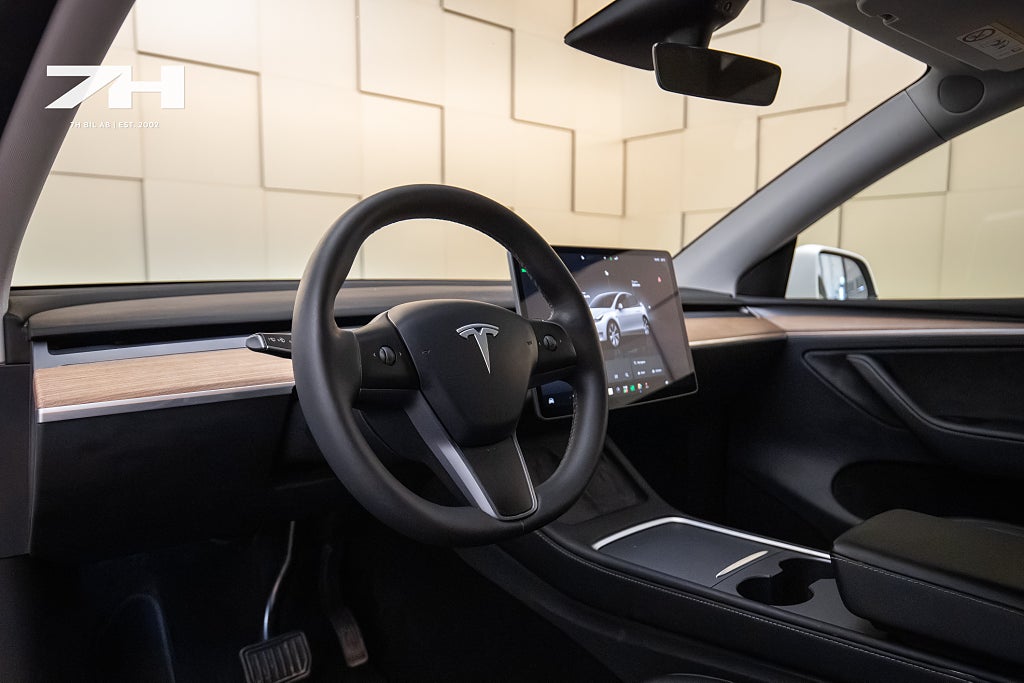 Tesla Model Y Long Range AWD / Pano / Autopilot