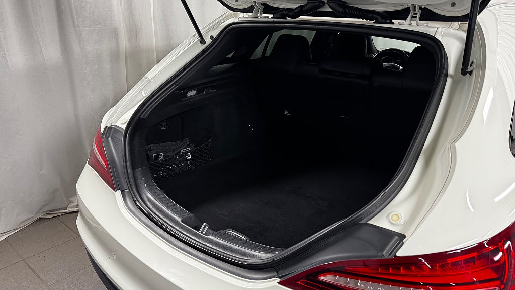 Mercedes-Benz CLA200 200 SB Aut AMG Line Dragkrok Värmare Night Package bild 9