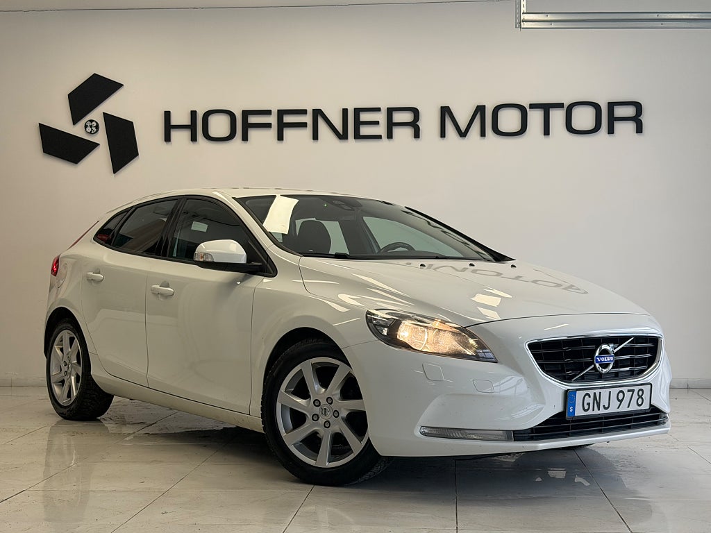 Volvo V40 D2 Kinetic BTooth AuX PDC F-Hållare M-Värmare LågSkatt