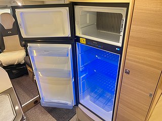 Husbil-halvintegrerad Adria CORAL S 670 SLT 18 av 28
