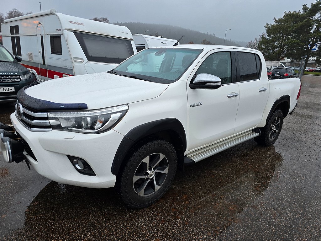 Toyota Hilux Dubbelhytt 2.4 AWD Euro 6 momsbil 