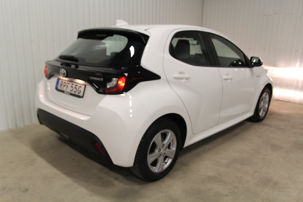 Toyota Yaris Hybrid CVT Active Facelift 2021 "SÅLD"