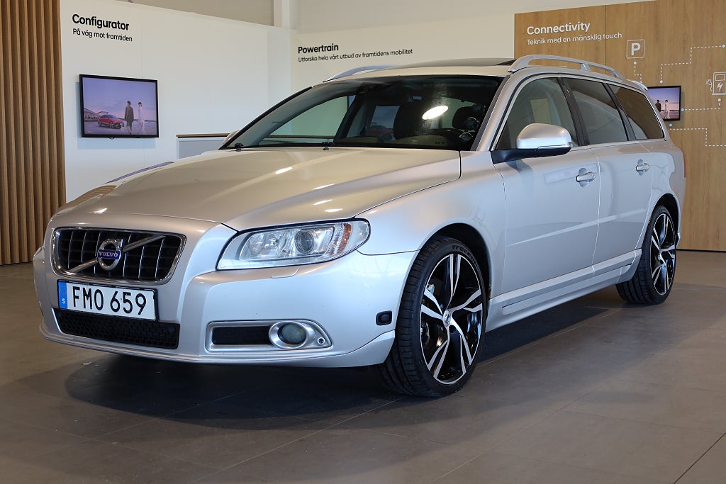 Volvo V70 D5 AWD Geartronic Summum Lucka Drag Navi Värmare