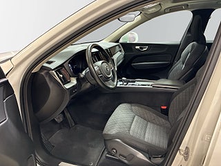 Volvo XC60 Recharge T6 AWD Long Range MOMS Drag Panorama Bvärm Navi S&V