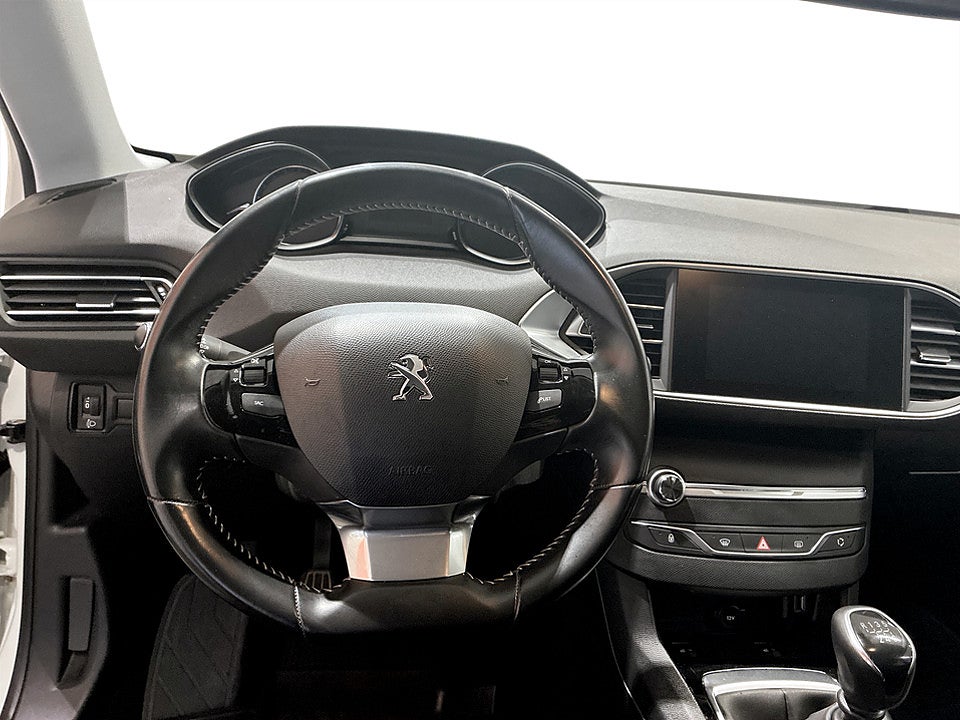 Bild på Peugeot 308 5D Active 1.2 PT 130hk P-SENSORER BAK
