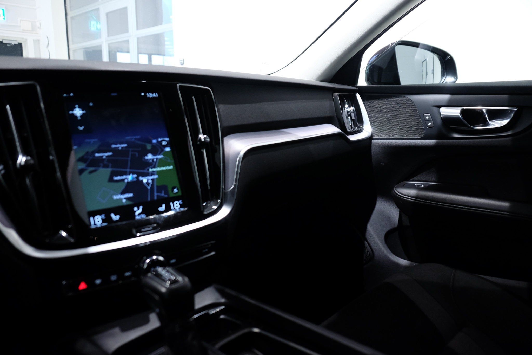 Volvo V60 2019, photo 7/43