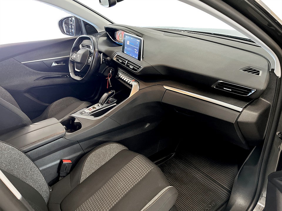 Bild på Peugeot 3008 Active 1.2 PT 130hk Aut BACKSENSORER DRAG