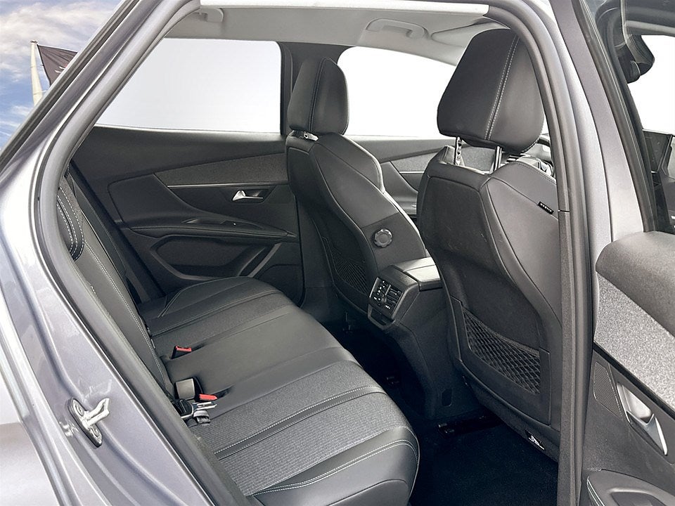 Bild på Peugeot 3008 Allure Pack 1.2 PT 130hk Aut - B-KAMERA, NYSERVAD