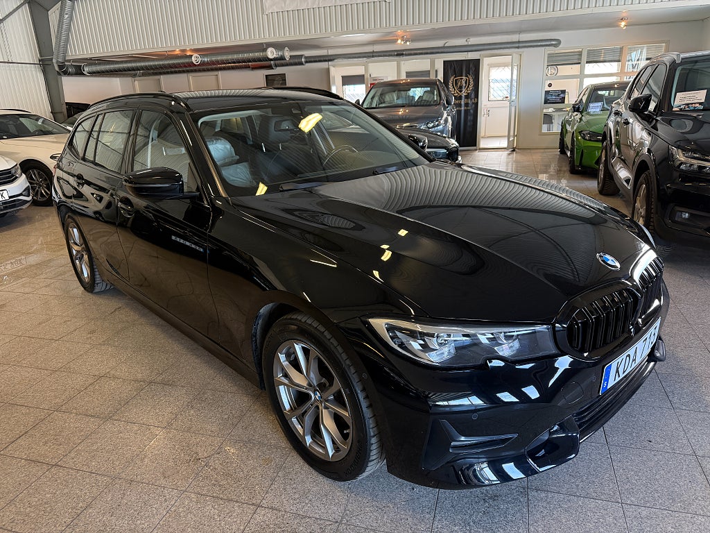 BMW 320 d xDrive Touring Automat Sport line 1ägare Värmare Navi