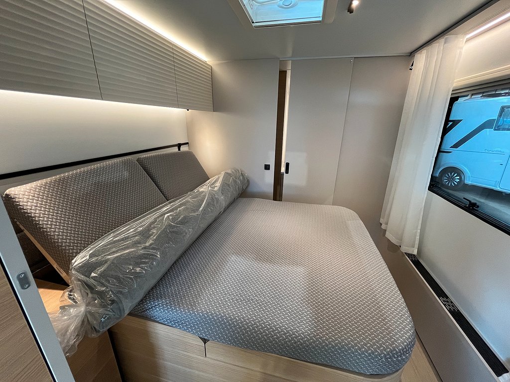 Adria Adora 613 UT /ALDE / Queens-bed på tvären / Badrum bak - Adria