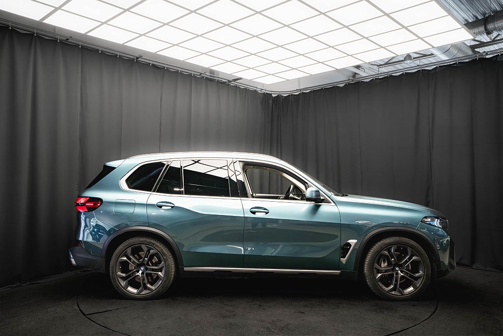 BMW X5 xDrive50e INNOVATION SKY PANO LUFT DRAG H/K HUD MOMS
