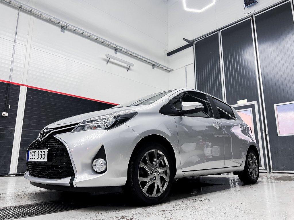 Toyota Yaris 5-dörrar 1.33|LÅGA MIL|nyserv|nybes|hemlev|finans