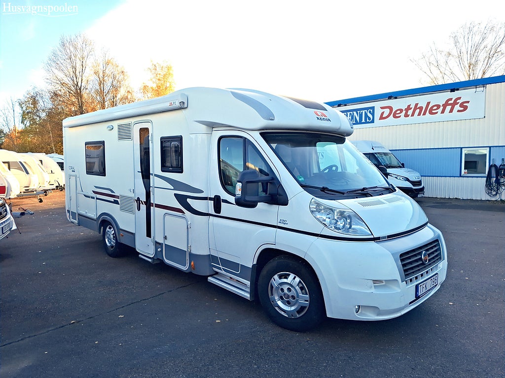 Adria CORAL S 670SLT Långbäddar, Hydr Stödben, Solpanel 