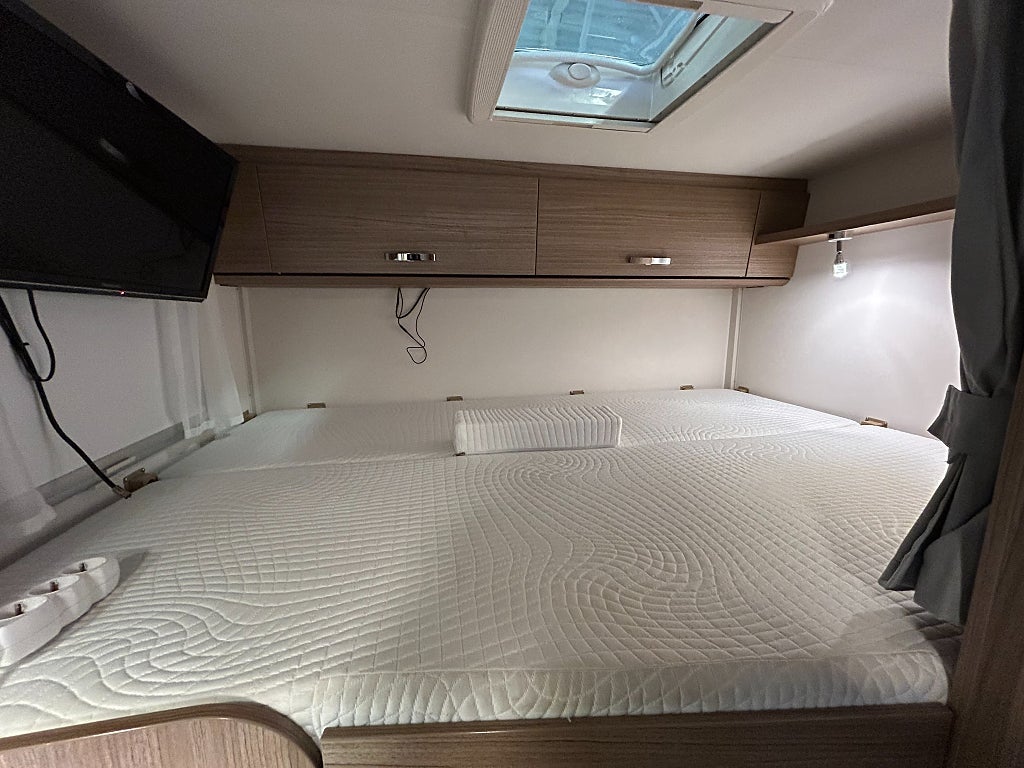 Carado V 132 / Cykelställ / Markis / Under 6m / B-körkort - Carado