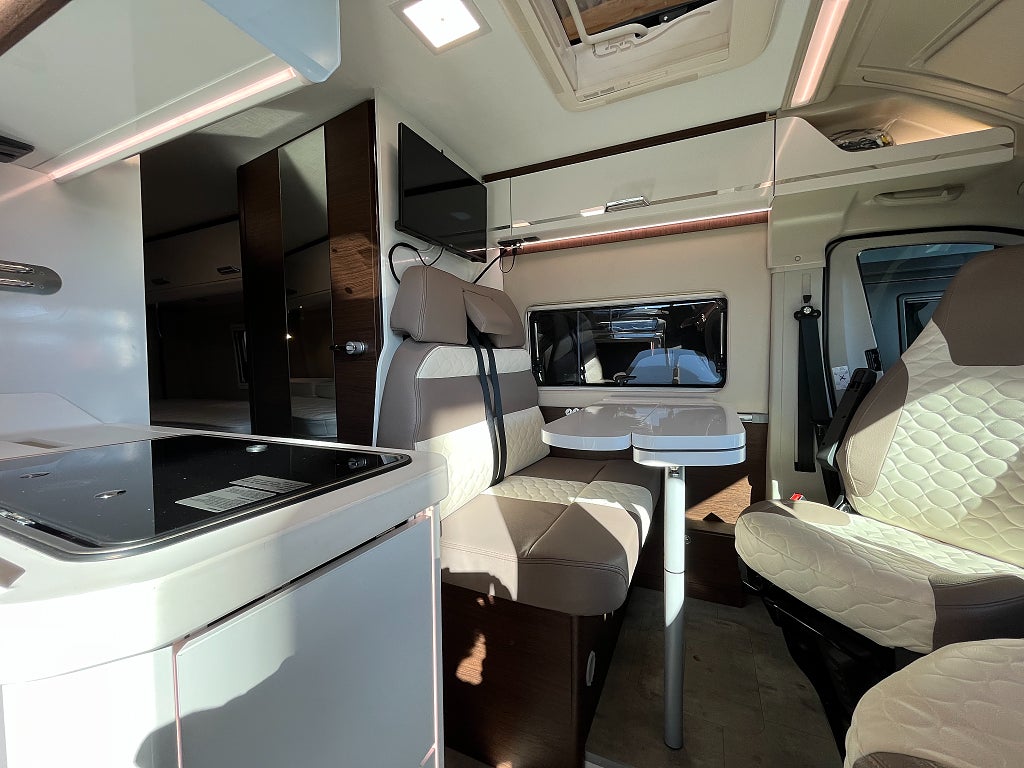 Karmann-Mobil Davis 620 /Solcell/Långbädd/Litium/B-kort/Van - Karmann-Mobil