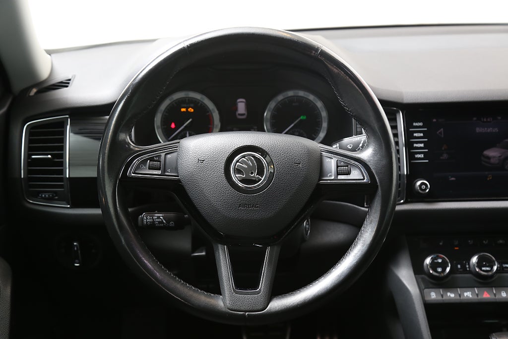 Skoda Kodiaq TSI 180 4X4 DSG STYLE *SE UTR* 360° Värmare Drag 2017