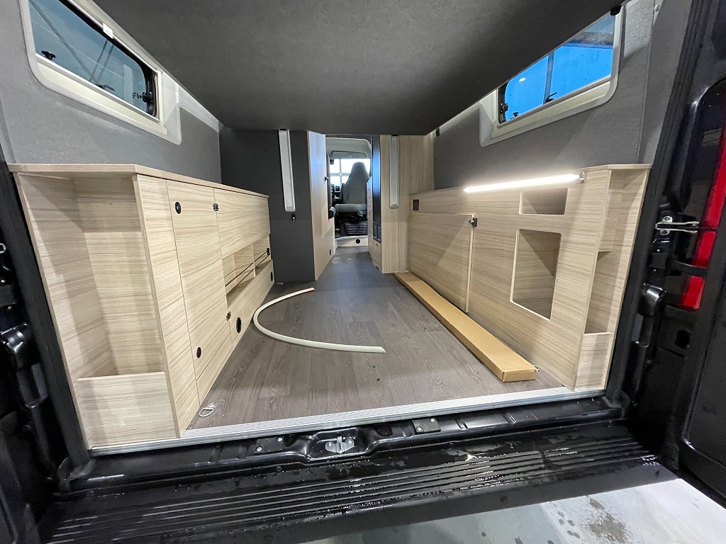 Sun Living V 65 GX / Dieselvärme / Höj & Sänkbarsäng / Automat / B-körkort/ - Sun Living