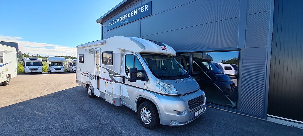 Adria Coral 650 SP "Dubbelsäng, Dragkrok, truma combi+elpatron"